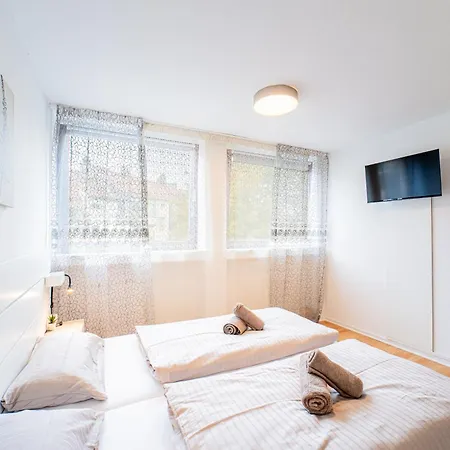 Modern Und Renoviert Appartement Neurenberg Buitenkant foto