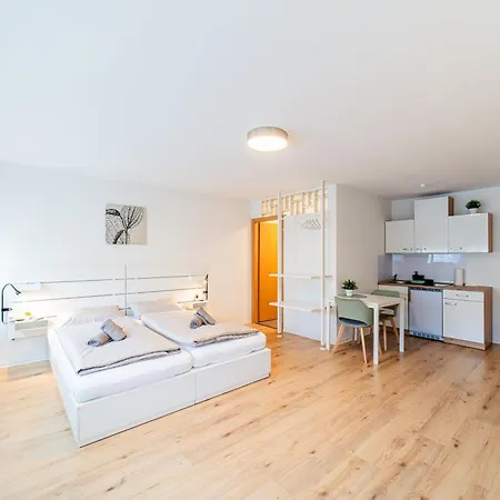 Modern Und Renoviert Appartement Neurenberg Buitenkant foto